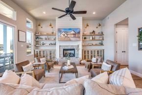 Lakefront Granbury Retreat with Patio and Fire Pit